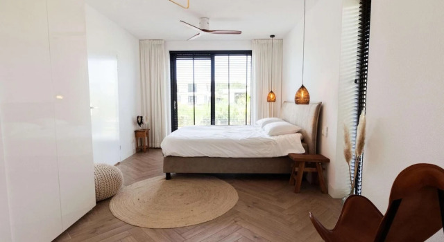 Villa in Zeewolde With Private Terrace, Rezerwuj Willa Hotele w Veluwe z parkingiem, Parking