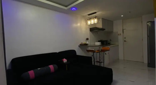 Golden Loft With Mood Lighting,stylish Staycation Loft Fast Wi-fi, Soft Couch, Забронировать Отель Пасай 