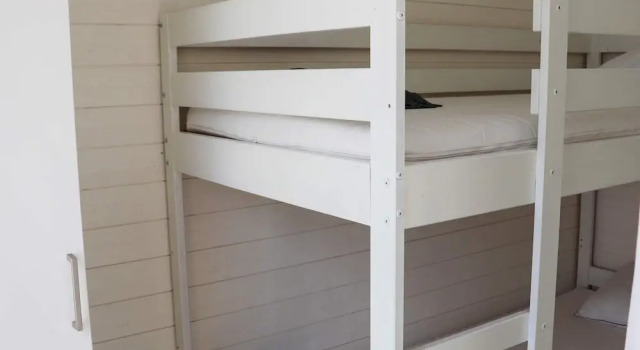 6 Person Holiday Home in Saffle, Rezerwuj Dom wakacyjny Hotele w Svealand z parkingiem, Parking