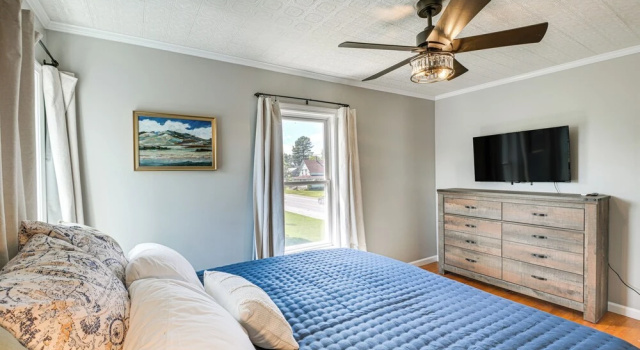 Коттедж Presque Isle Home w/ Screened Porch Near River!