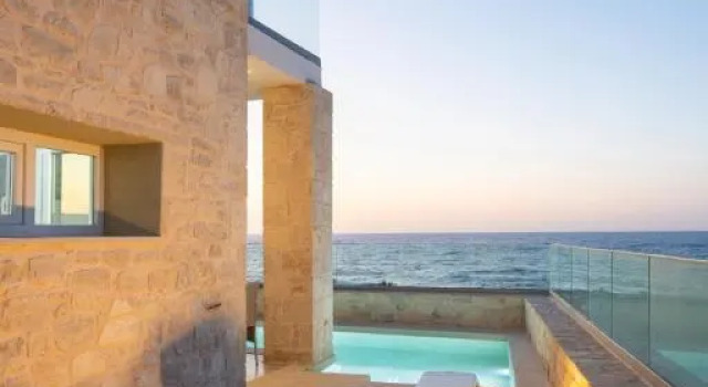 Lucia Beachfront Suite