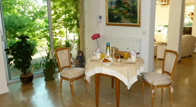 Chez Mamouska, Забронировать Отель Отели и гостиницы Кассис, рядом с Пляж Кассис, Отель