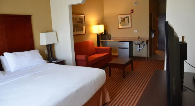 Люкс Holiday Inn Express Hotel & Suites Amarillo South by IHG