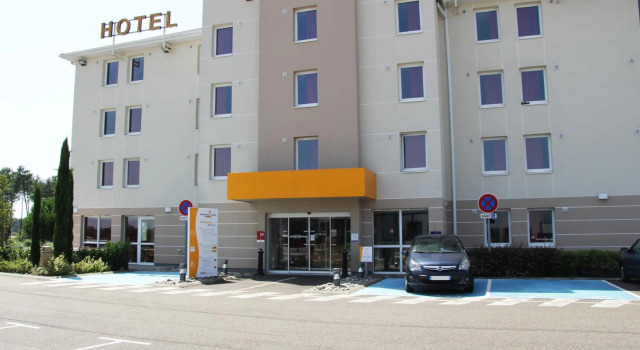 Трёхместный номер Standard Kyriad Direct Mont De Marsan - St Avit