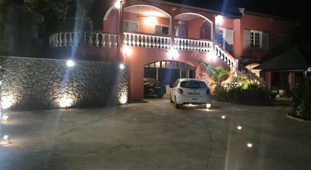 Bungalow With one Bedroom in Ruisseau, With Wonderful sea View, Pool A, Book Hotel Hotels in Saint-Paul with Parking, Parking