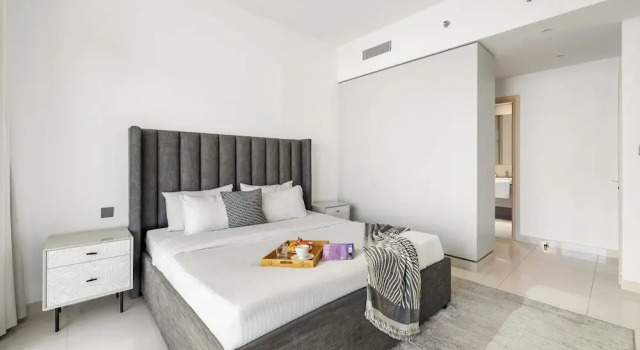 2BR Beachfront Gem with Dazzling Views of the Palm, Забронировать Апартаменты/квартира Апартаменты Эмирата Дубая, рядом с Остановка трамвая Marina Towers, Апартаменты/квартира