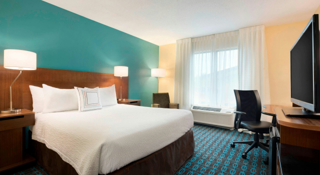 Fairfield Inn & Suites Hartford Manchester, Varaa Hotelli Hotellit New England uima-altaalla, Uima-allas