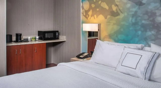 Полулюкс Comfort Inn & Suites Bethlehem Lehigh Valley Airport