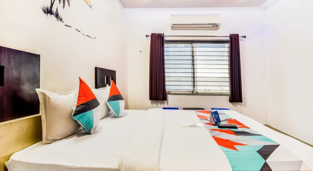 Номер Premium FabHotel Himanshi