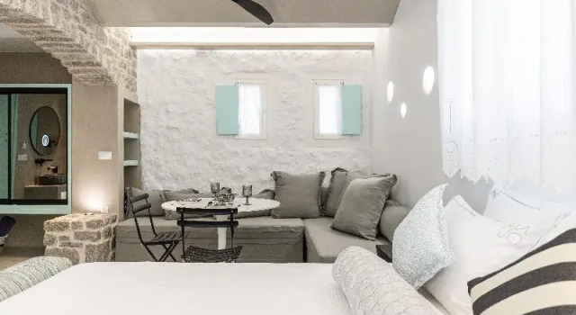 Четырёхместный люкс Executive с балконом Majo Suites Hotel
