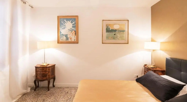Andrea Venice Flat 1st Floor, Забронировать Отель Санта-Кроче Венеция, рядом с Accademia Bridge