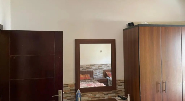 Studio next to Queen Rania St, well served area