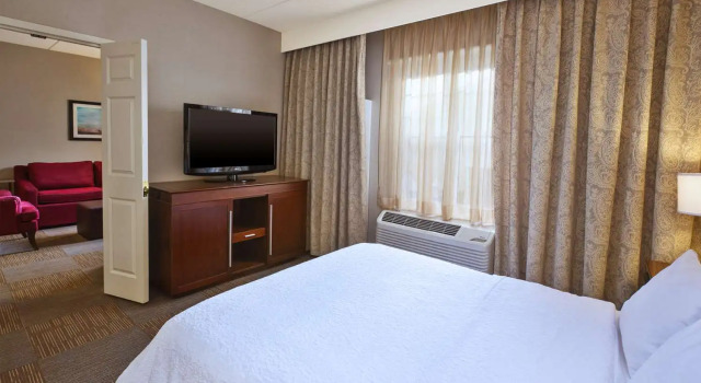 Двухместный люкс c 1 комнатой Hampton Inn & Suites Providence/Warwick-Airport