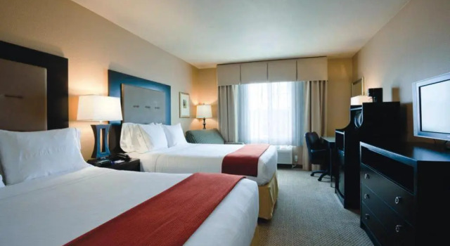 Четырёхместный номер Standard Holiday Inn Express Portland East - Columbia Gorge by IHG