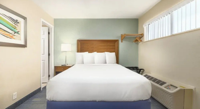 Четырёхместный номер Standard с 2 комнатами с балконом и с видом на залив Beachside Resort Panama City Beach
