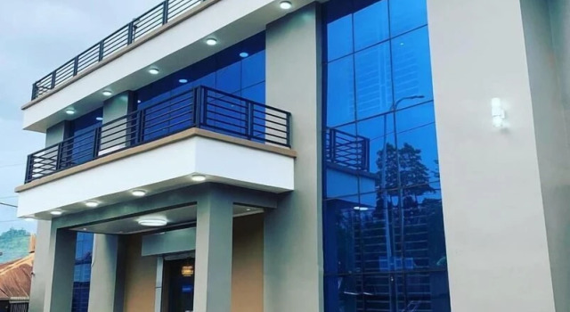Helen Hotel, Prenota Hotel Hotel economici a Mfoundi