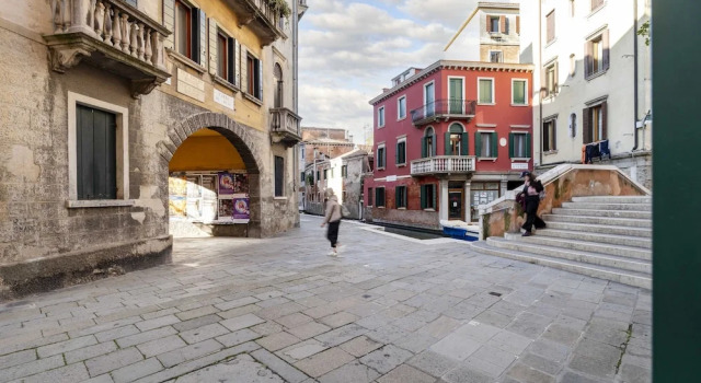 Santa Lucia Canal View by Wonderful Italy, Забронировать Апартаменты/квартира Венеция Венето, рядом с Accademia Bridge