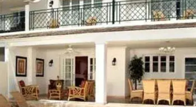 Jalousie Villa with Private Pool by Island Villas, Réserver Villa Cottages à Mullins, Cottage