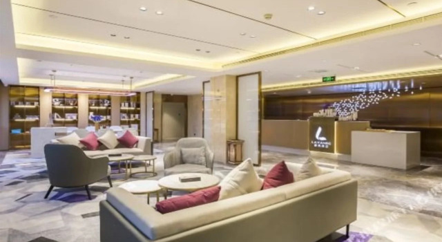 Piao Home Inn Beijing Guomao East, Book Hotel Hoteller i Beijing Province med parkering, Parkering