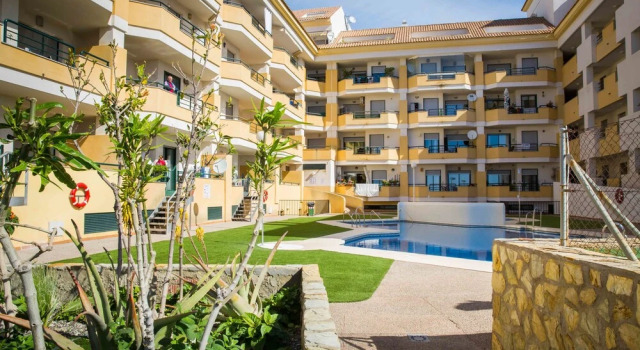 Holidays2Benalmadena Brisas Tquebrada, Забронировать Отель Отели Бенальмадена 3 звезды, рядом с Пляж Бенальнатура, 3*