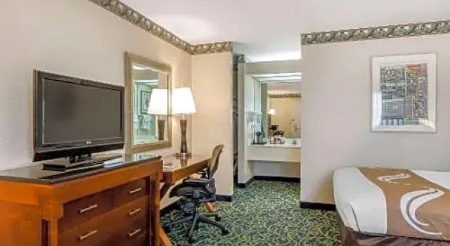 Четырёхместный номер Business Quality Inn & Suites - Boston/Lexington