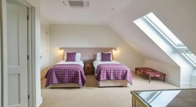 Host Stay Number Four Piglets, Book Hotel Castle Acre Norfolk