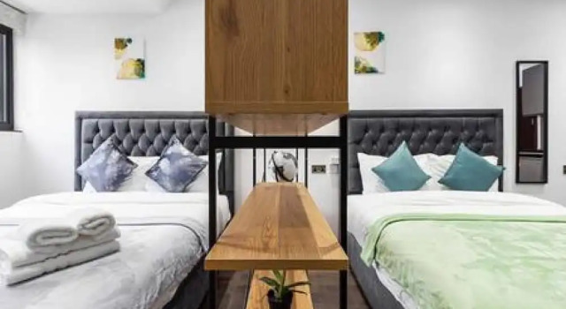 Modern Spacious Suite Sleeps 4 in Central London, Varaa Huoneisto Asunnot kohteessa Merseyside, Huoneisto