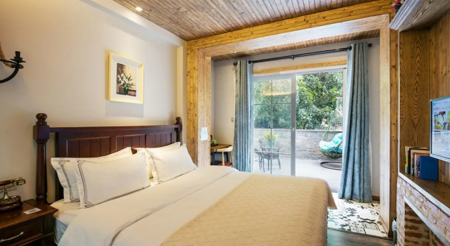 Двухместный номер Standard с балконом Floral Hotel Hangzhou Nuanshuyiju