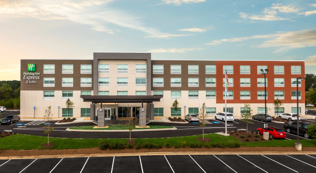 Holiday Inn Express & Suites Gainesville - Lake Lanier Area by IHG, Boek Hotel Hotels in Georgia met parkeren, Parkeren