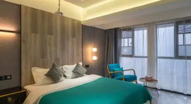 Moye Light Luxury Hotel (Wuyi Square IFS International Financial Center)