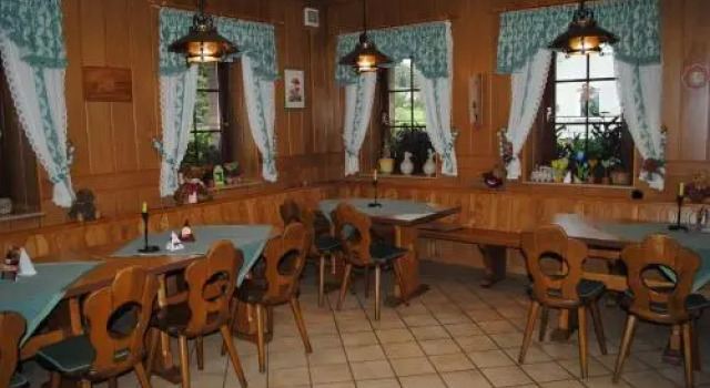 Landhotel "Lichte Aue" Lichtenau, Забронировать Отель Штютценгрюн Саксония