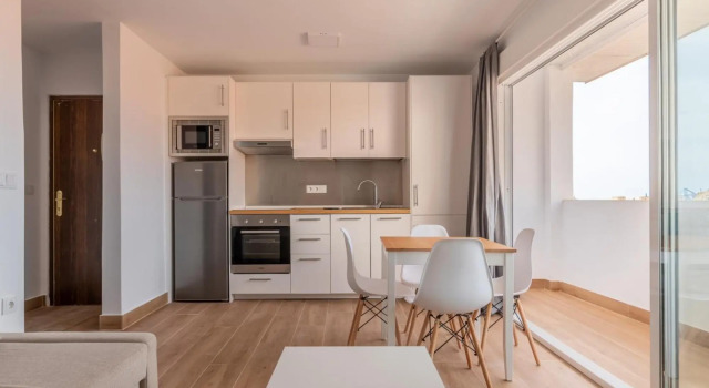 LA MERCED Penthouse 1BR 1BT Private Terrace, Забронировать Отель Малага Коста-дель-Соль, рядом с Музей Кармен Тиссен
