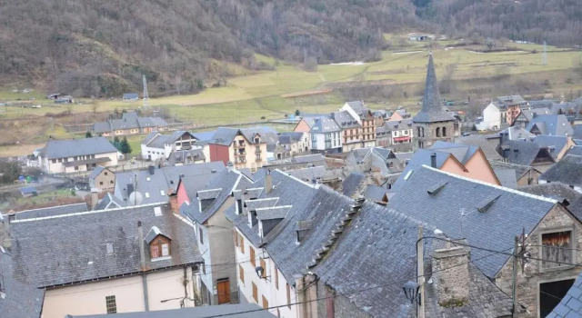 Laurit, Book Hotel Hoteller i Val d'Aran med parkering, Parkering