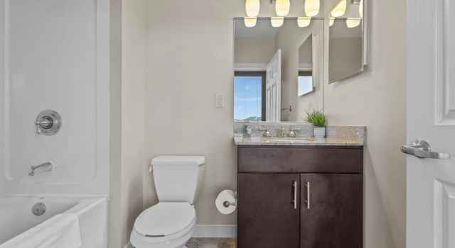 Апартаменты Sleek 2BR Downtown Retreat with Gym