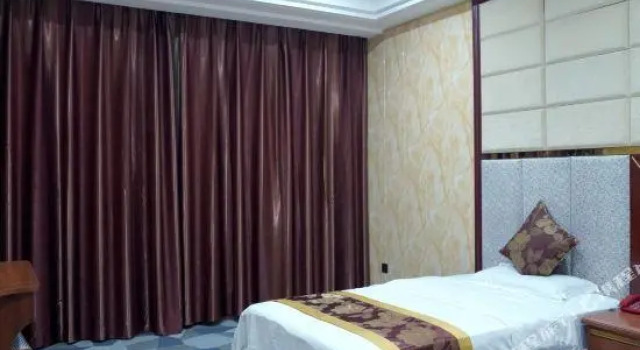 Jiuhuan Holiday Hotel, Prenota Hotel Huanggang 