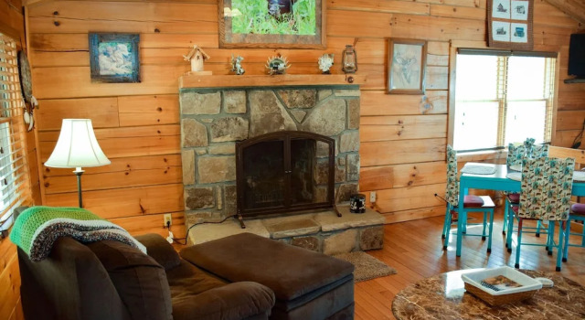 BEAR HINEY HANGOUT - 2 Br Cabin