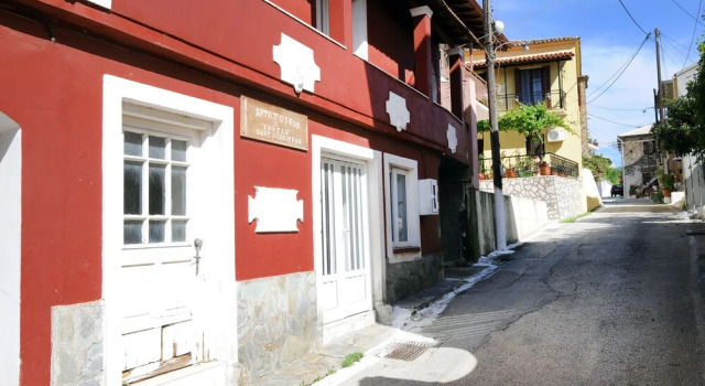 Traditional Greek Maisonette Antiperni