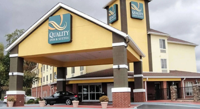 Люкс Quality Inn & Suites Huntsville Research Park Area