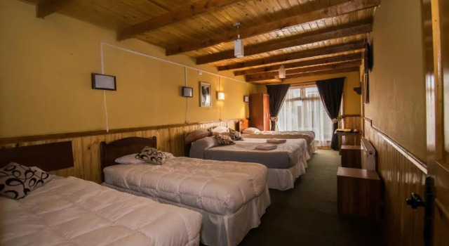 Кровать в общем номере (мужской номер) Hostal Alcázar