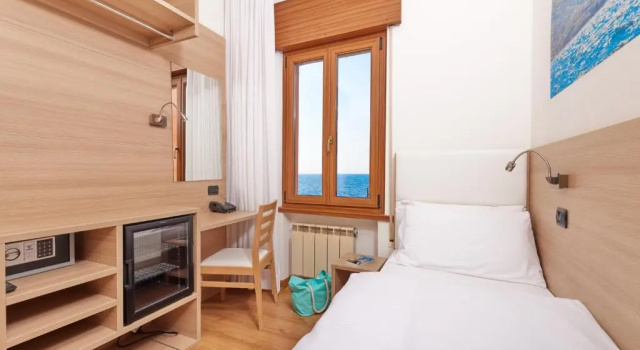 Одноместный номер Standard Beach Hotel Rosa