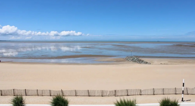 Трёхместный номер Standard с балконом и с видом на море Hôtel Le Rivage vue sur mer - Châtelaillon-plage