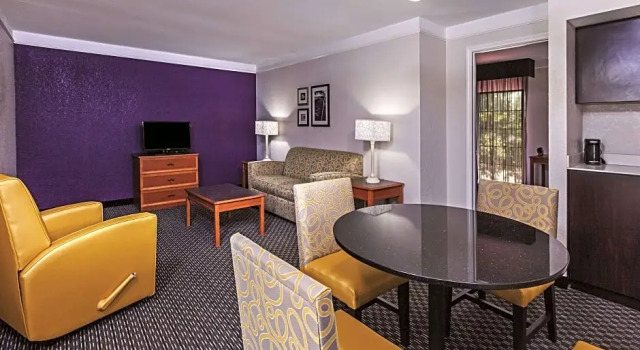 Трёхместный люкс La Quinta Inn by Wyndham San Marcos