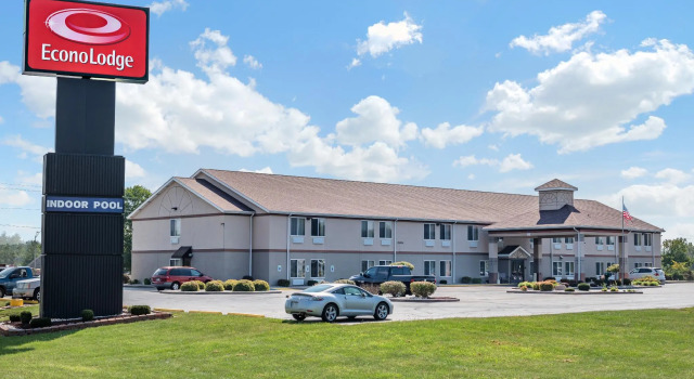 Четырёхместный номер Standard Econo Lodge Shelbyville North