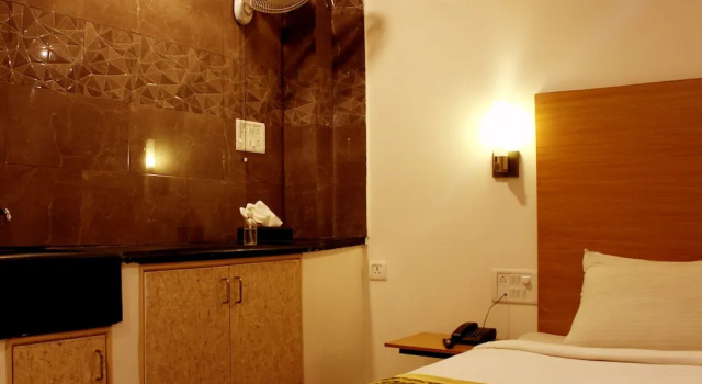 Jagadish hotel begur, Забронировать Отель Отели Бангалора с завтраком, рядом с Торговый центр The Forum, Завтраки