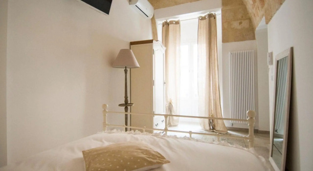 apartment in the center, ideal for couples, excellent location, possibility of parking-Dimora Via Vitti 1