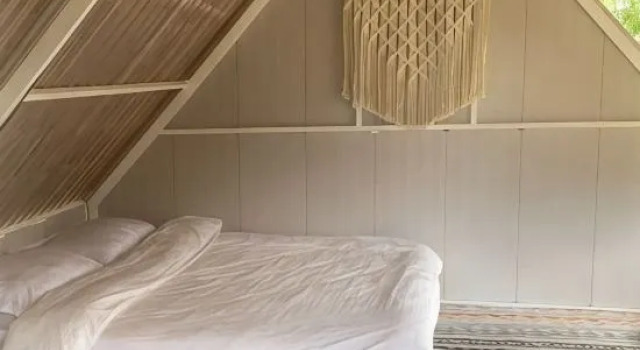 Место под палатку с видом на окрестности Amikaje Farm