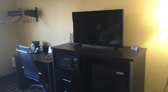 Четырёхместный номер Standard Super 8 by Wyndham Terre Haute