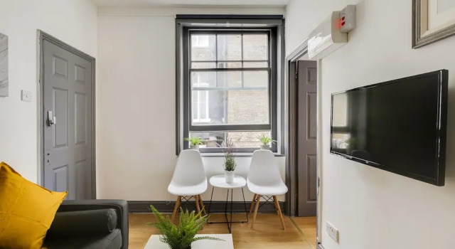 2 Bedroom Apartment 1st Floor Central London, Varaa Huoneisto Asunnot kohteessa Merseyside, Huoneisto
