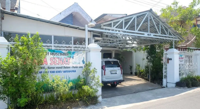 RedDoorz Syariah near Jogja Expo Center, Book Hotel Hoteller i Banguntapan med parkering, Parkering