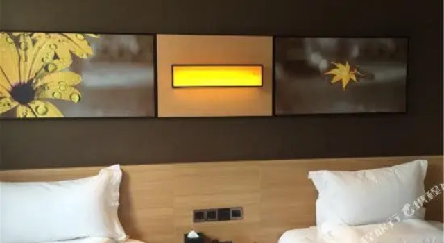 IU Hotel Chengdu Xipu Metro Station, Prenota Hotel Xipu Pi County